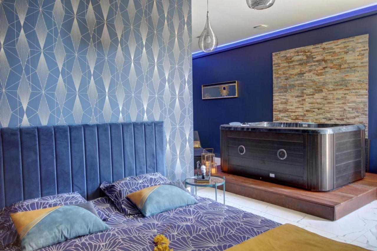 Suite Blue Jacuzzi Le Breuil  Exterior photo