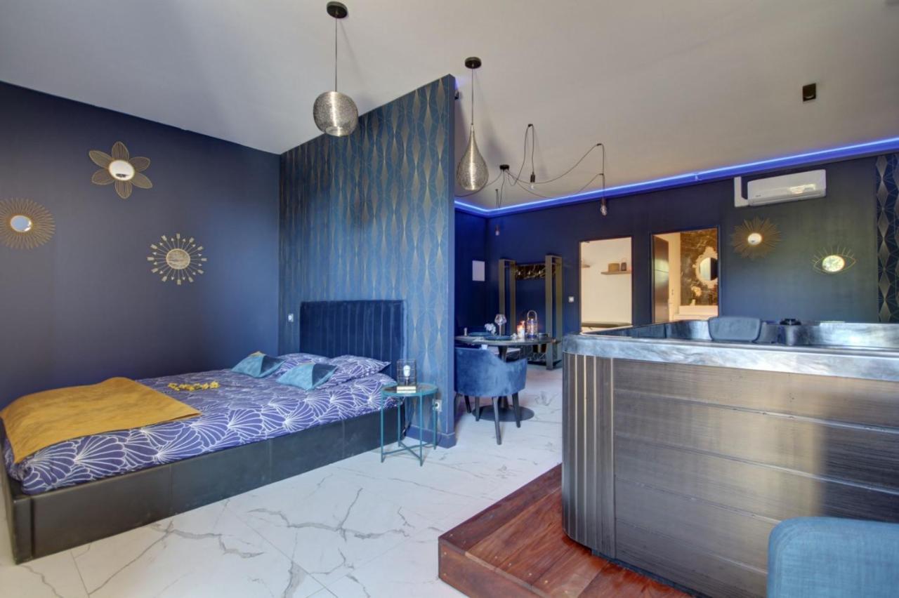 Suite Blue Jacuzzi Le Breuil  Exterior photo